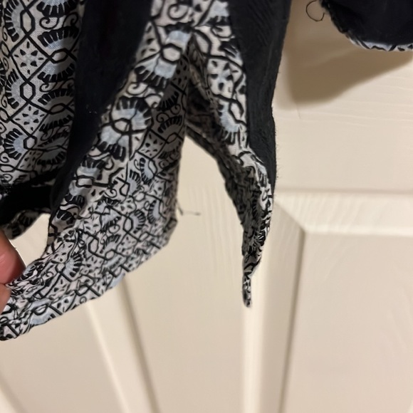 Saint Tropez long sleeve top for women with side splits. Plus size 2X - Picture 4 of 6